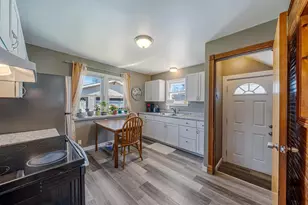 824 Zemlock Ave, Neenah, WI 54956 - Photo 7