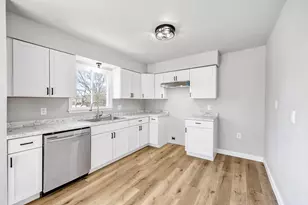 1521 Bismarck Ave, Oshkosh, WI 54902 - Photo 9