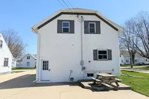 223 Cleveland St, Brillion, WI 54110 - Photo 17