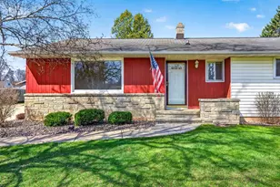 1276 Irish Rd, Neenah, WI 54956 - Photo 3