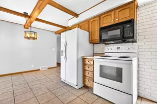 1276 Irish Rd, Neenah, WI 54956 - Photo 5