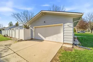 40 S Pioneer Pkwy, Fond du Lac, WI 54935 - Photo 3