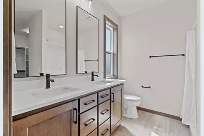 N8870 Killarney Way, Menasha, WI 54952 - Photo 29