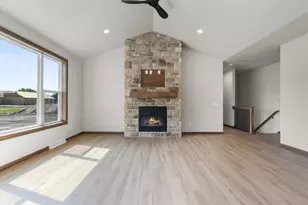 N8870 Killarney Way, Menasha, WI 54952 - Photo 5