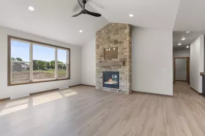 N8870 Killarney Way, Menasha, WI 54952 - Photo 7