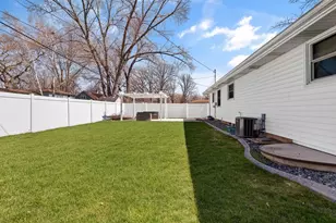 1080 Thorndale St, Green Bay, WI 54304 - Photo 25