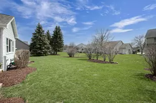 4715 Grand Meadows Dr, Appleton, WI 54914 - Photo 9