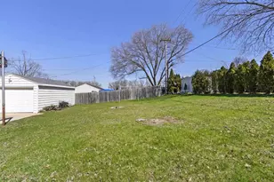 260 N Danz Ave, Green Bay, WI 54302 - Photo 3