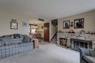 1021 Apple Blossom Dr, Neenah, WI 54956 - Photo 9