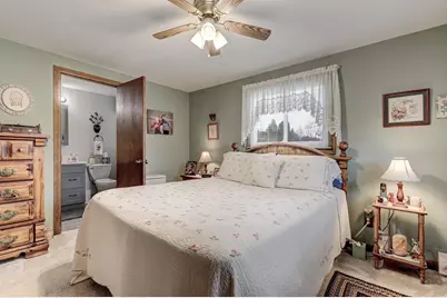 1021 Apple Blossom Drive, Neenah, WI 54956 - Photo 19