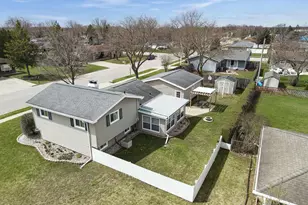 1021 Apple Blossom Dr, Neenah, WI 54956 - Photo 33