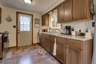 1021 Apple Blossom Dr, Neenah, WI 54956 - Photo 11