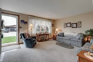 1021 Apple Blossom Dr, Neenah, WI 54956 - Photo 7