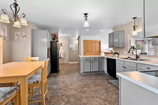 512 Applewood Dr, Kimberly, WI 54136 - Photo 5