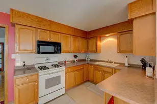 28 Lake St, Oshkosh, WI 54901 - Photo 9