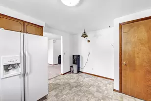1715 Beaver Dam Dr, Green Bay, WI 54304 - Photo 7