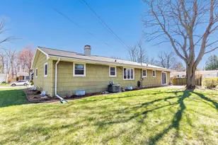 1715 Beaver Dam Dr, Green Bay, WI 54304 - Photo 17