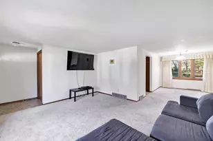 1715 Beaver Dam Dr, Green Bay, WI 54304 - Photo 3