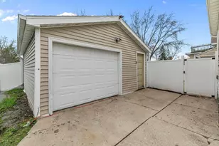438 S Baird St, Green Bay, WI 54301 - Photo 3
