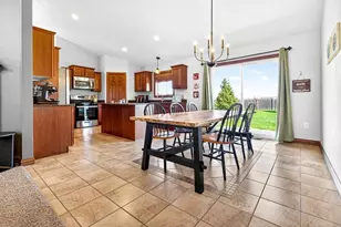 4102 E Braeburn Dr, Appleton, WI 54913 - Photo 7