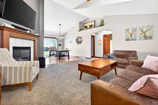 4102 E Braeburn Dr, Appleton, WI 54913 - Photo 3