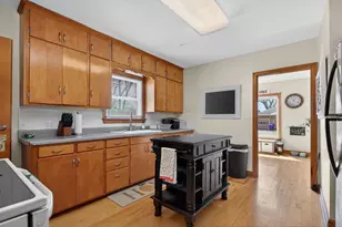 106 W Parkway Blvd, Appleton, WI 54911 - Photo 3