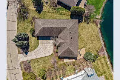 2405 Crown Pointe Boulevard, Suamico, WI 54173 - Photo 19
