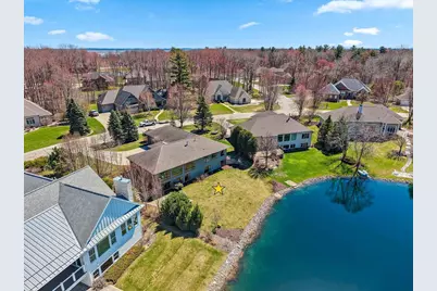 2405 Crown Pointe Boulevard, Suamico, WI 54173 - Photo 25