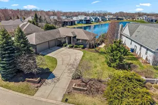 2405 Crown Pointe Blvd, Suamico, WI 54173 - Photo 15