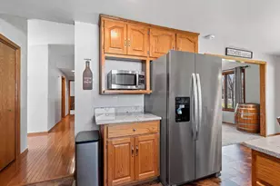 2621 Greenbrier Rd, Green Bay, WI 54311 - Photo 13