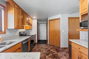 2621 Greenbrier Rd, Green Bay, WI 54311 - Photo 11