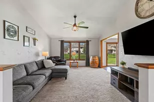 2621 Greenbrier Rd, Green Bay, WI 54311 - Photo 3