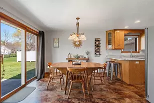2621 Greenbrier Rd, Green Bay, WI 54311 - Photo 7