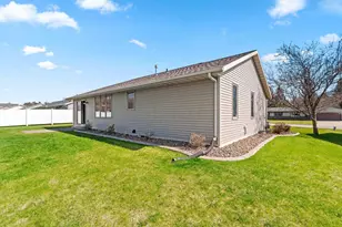 2621 Greenbrier Rd, Green Bay, WI 54311 - Photo 43