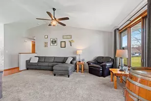 2621 Greenbrier Rd, Green Bay, WI 54311 - Photo 5