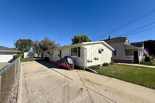 742 W 5th Ave, Oshkosh, WI 54902 - Photo 3