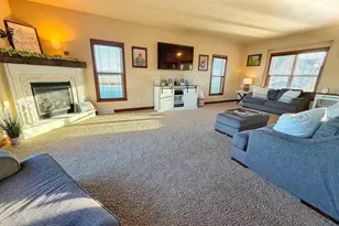 1213 Nature Trail Dr, Neenah, WI 54956 - Photo 5