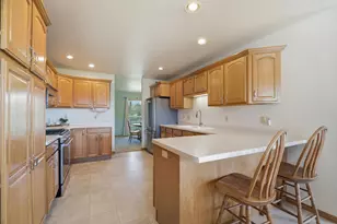 10013 Middle Rd, Manitowoc, WI 54220 - Photo 9