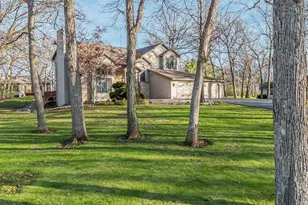 1840 Crown Dr, Oshkosh, WI 54904 - Photo 5