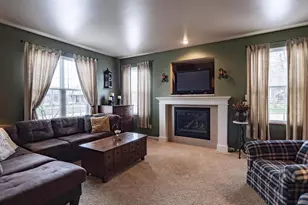 660 Sunset Dr, Waupaca, WI 54981 - Photo 9