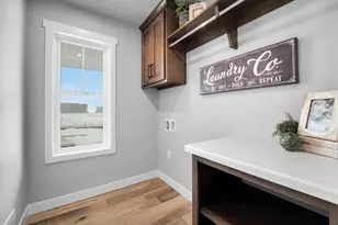 N8871 Killarney Way, Menasha, WI 54952 - Photo 23