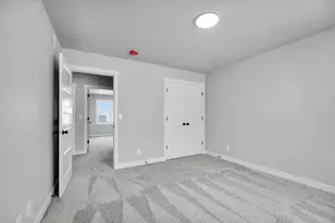 N8871 Killarney Way, Menasha, WI 54952 - Photo 27