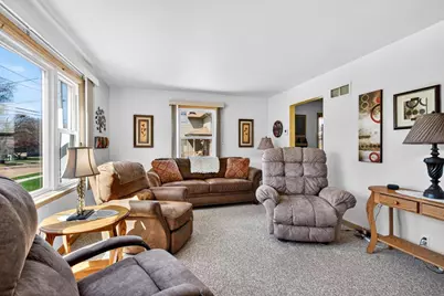 704 W Wisconsin Avenue, Kaukauna, WI 54130 - Photo 3