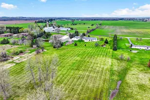4665 Edgewood Dr, Appleton, WI 54913 - Photo 9
