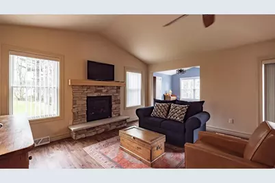 564 Hart Court, Waupaca, WI 54981 - Photo 3
