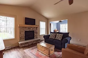 564 Hart Ct, Waupaca, WI 54981 - Photo 3