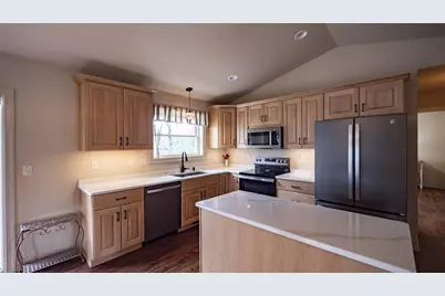 564 Hart Court, Waupaca, WI 54981 - Photo 7