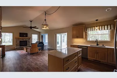 564 Hart Court, Waupaca, WI 54981 - Photo 5