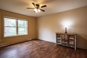 564 Hart Ct, Waupaca, WI 54981 - Photo 13