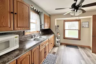 899 Waverly Pl, Green Bay, WI 54304 - Photo 3